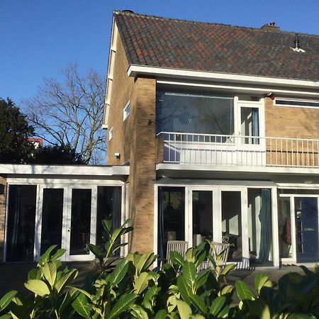 Villa Cosy Central Incl Jacuzzi Near Trainstation, Beach And City Heemstede Exteriör bild